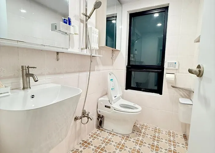 Free Airport Drop-off For Of 7 Nights Or , Elevator Available , Free Luggage Storage , 6-minute Walk To Gunja Station , 3-minute Walk To The Airport Bus アパート *